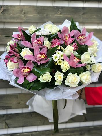 Букет цветов из: Розы и Хризантемы в Горетово