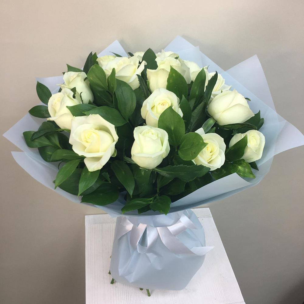 Букет 15 Белых роз Проуд в Горетово