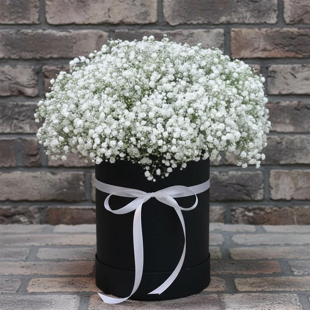 Цветочная композиция из Гипсофила в шляпной коробке в Горетово