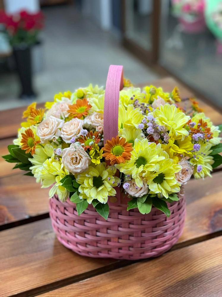 Цветочная композиция из Хризантемы и Розы в корзине в Горетово