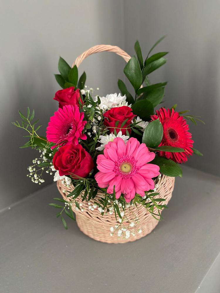 Цветочная композиция из Розы, Хризантемы и Герберы в корзине в Горетово