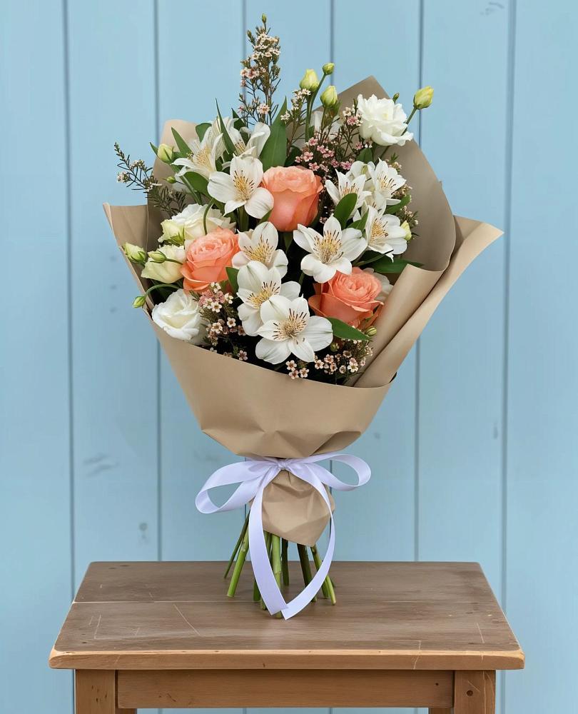 Букет цветов из: Альстромерии, Лизиантусы, Розы и Хризантемы в Горетово